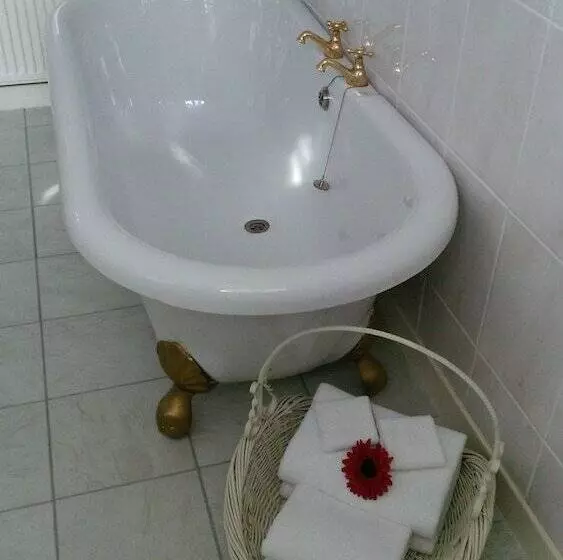 Majatalo Disblair House