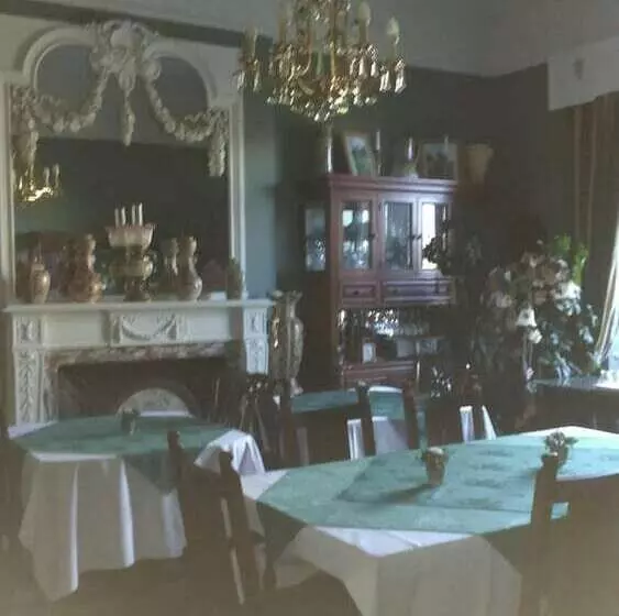 Majatalo Disblair House