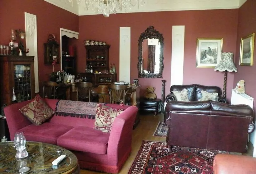 Majatalo Disblair House