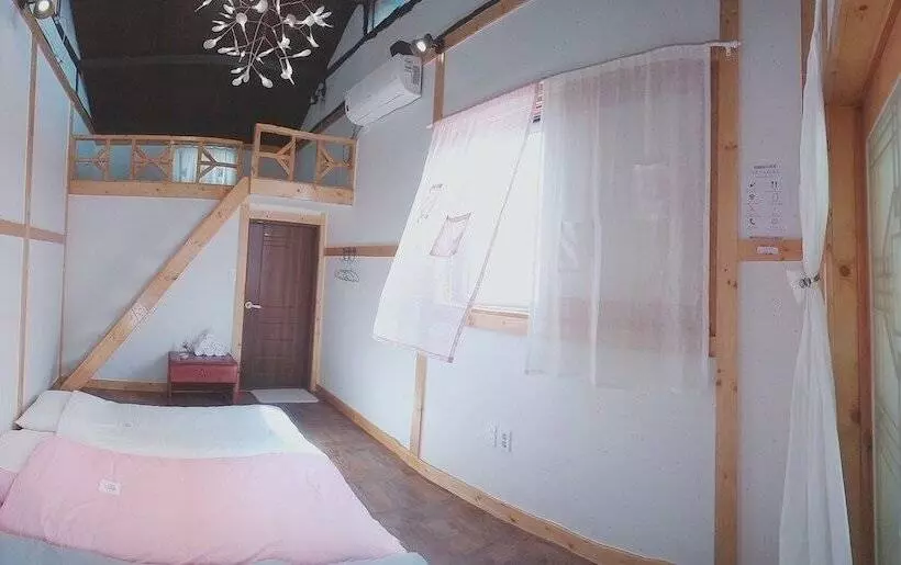 پانسیون Springtime Guest House