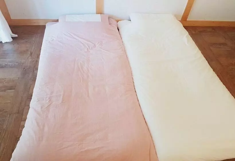 پانسیون Springtime Guest House