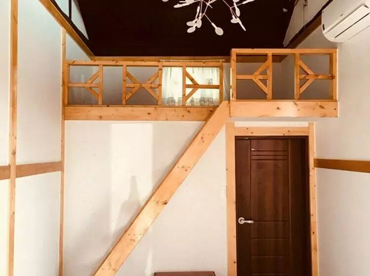 پانسیون Springtime Guest House