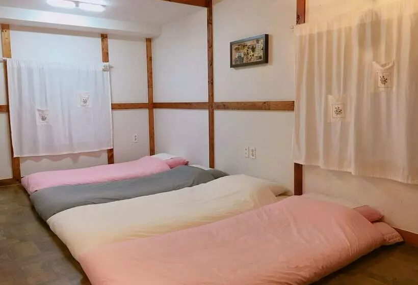 پانسیون Springtime Guest House