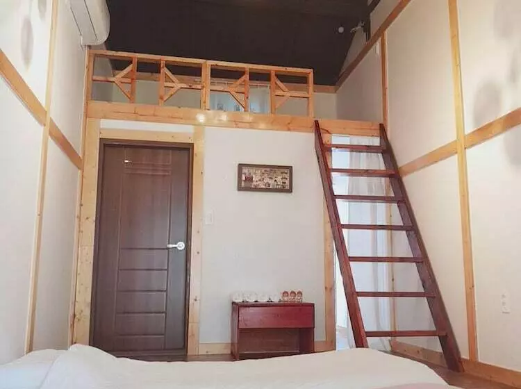 پانسیون Springtime Guest House