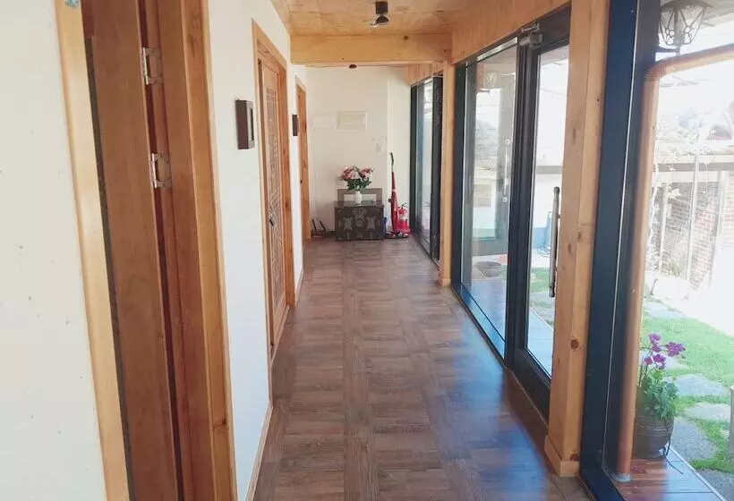 پانسیون Springtime Guest House