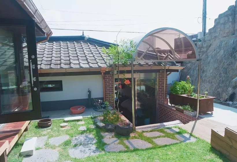 پانسیون Springtime Guest House