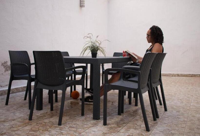 هاستل Onefam Madrid