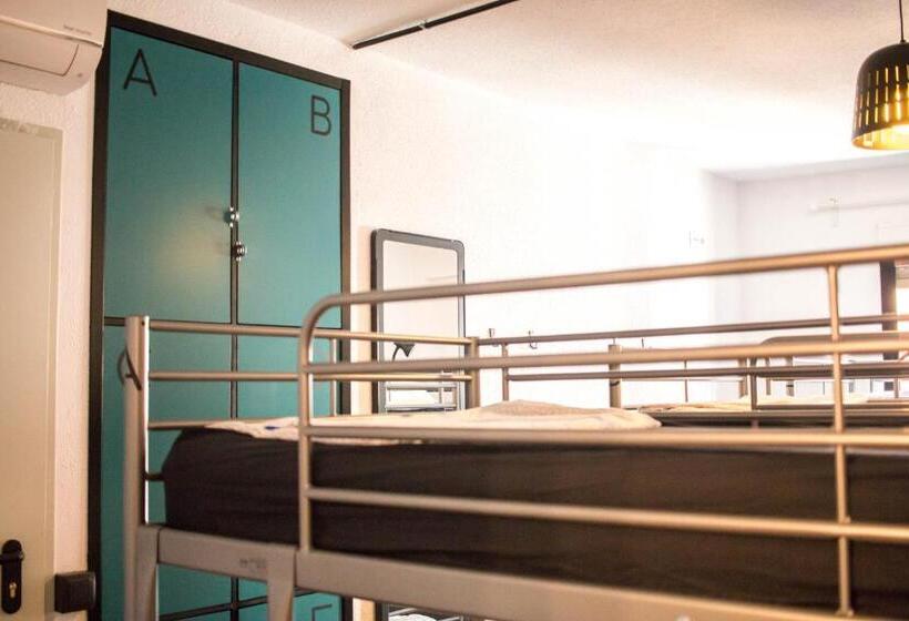 هاستل Onefam Madrid