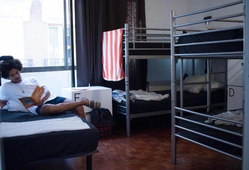 هاستل Onefam Madrid