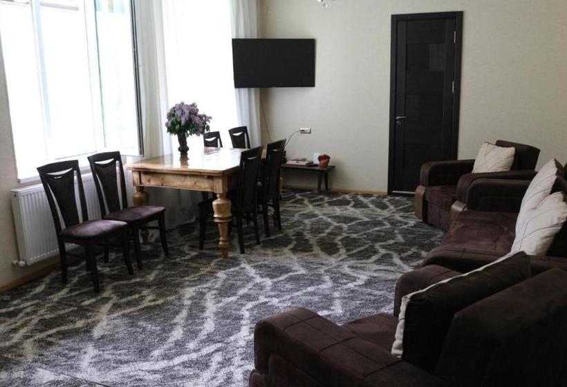 پانسیون Guesthouse Suja