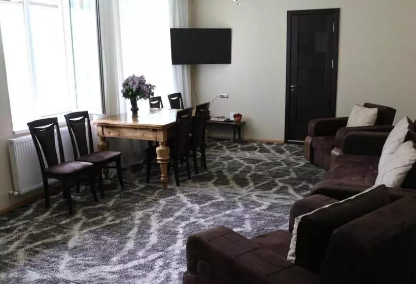 پانسیون Guesthouse Suja
