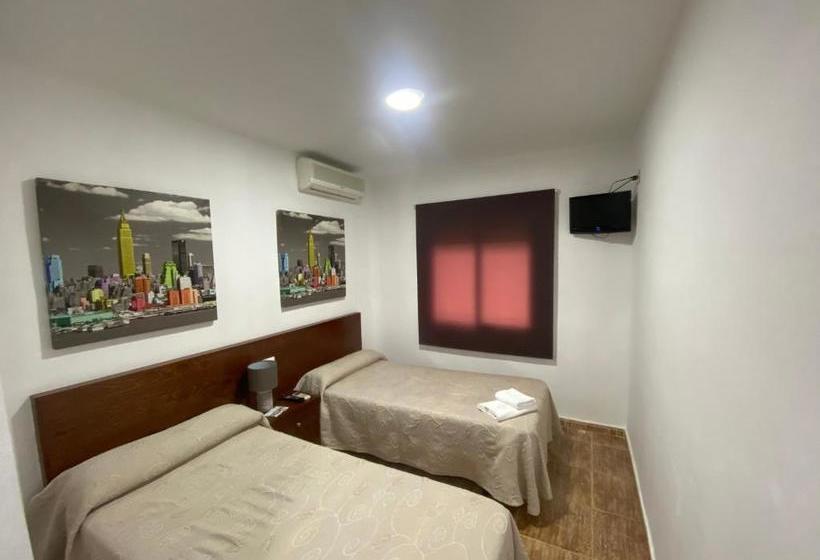 بنسيون Hostal Restaurante El Avion S,l