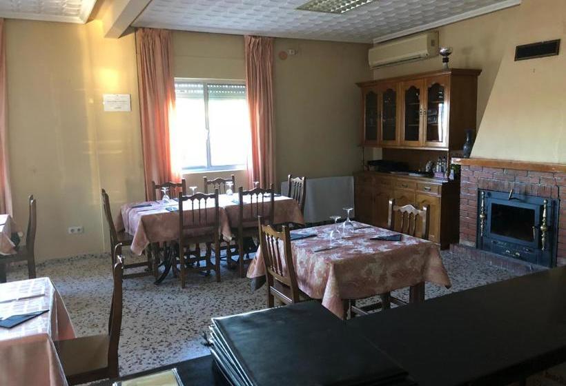 بنسيون Hostal Restaurante El Avion S,l