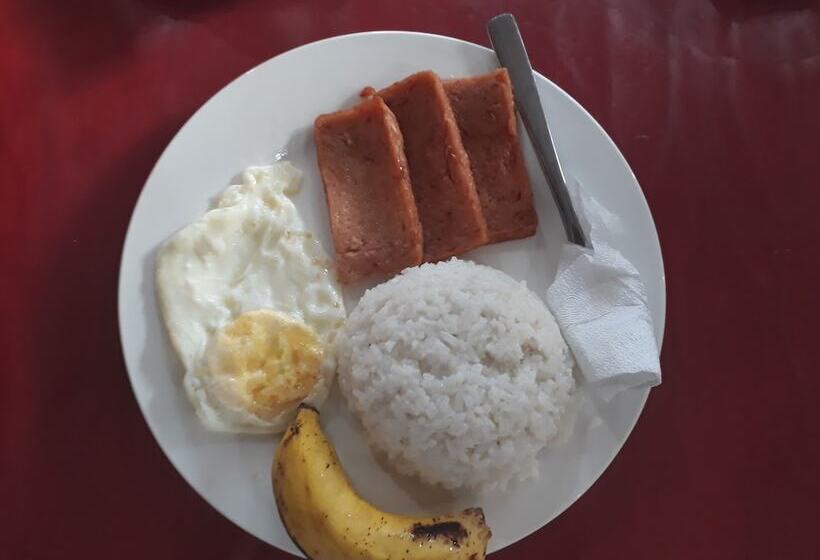 הוסטל Adrian Traveller S Inn