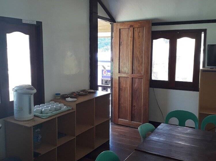 הוסטל Adrian Traveller S Inn