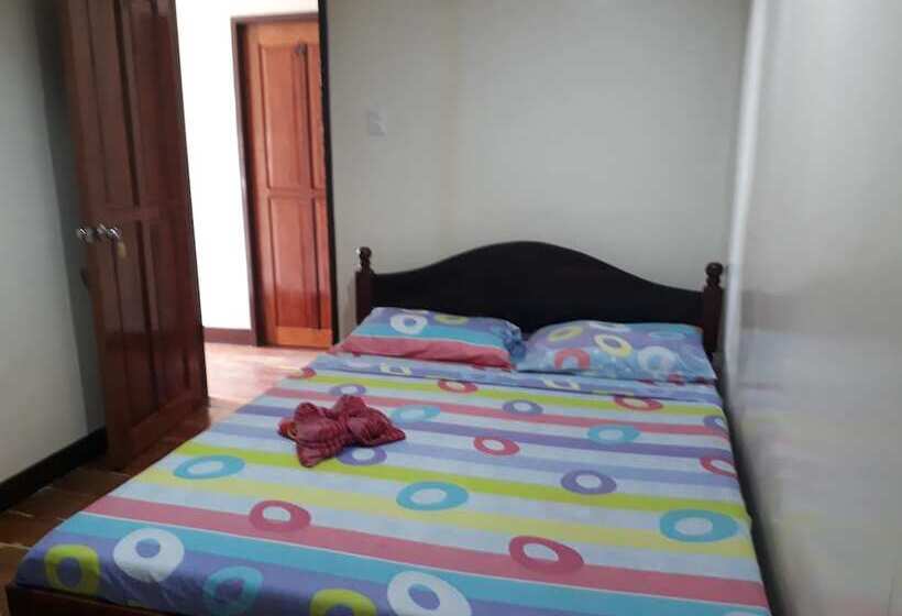 הוסטל Adrian Traveller S Inn