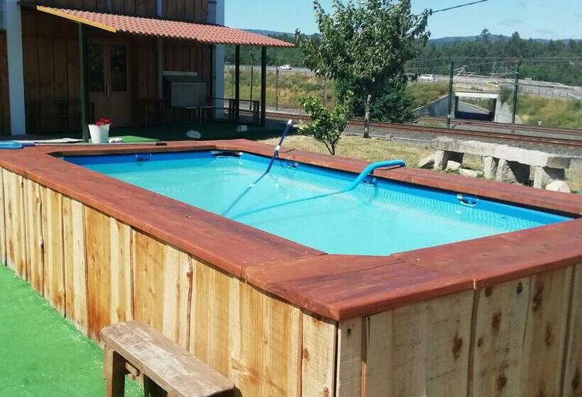 Crucesinn Albergue   Hostel