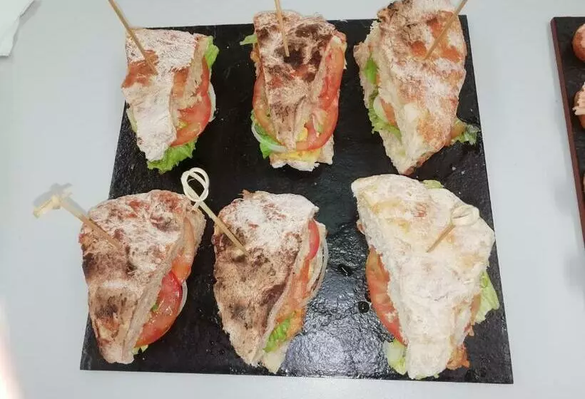 Crucesinn Albergue   Hostel