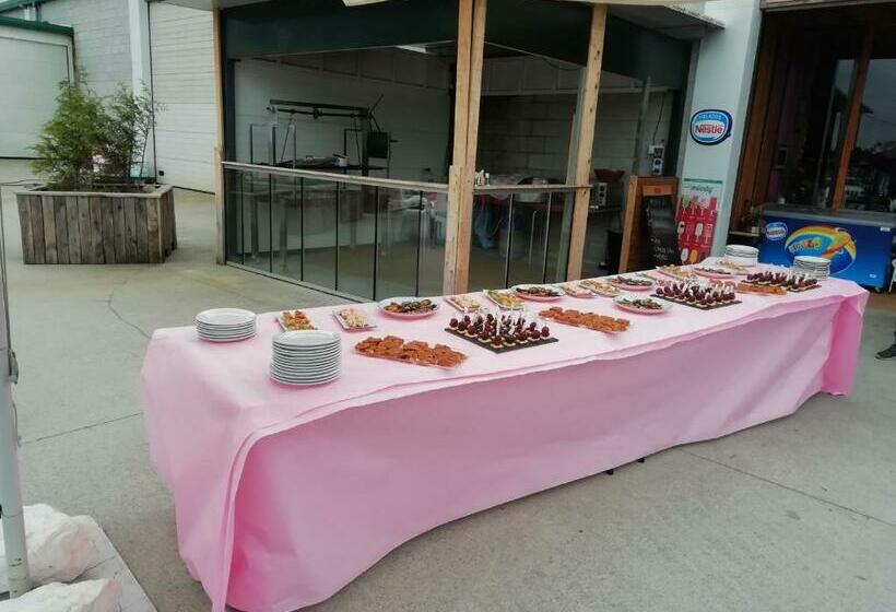 Crucesinn Albergue   Hostel