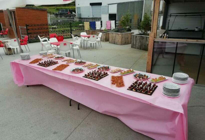 Crucesinn Albergue   Hostel