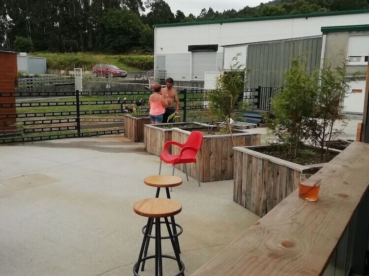 Crucesinn Albergue   Hostel