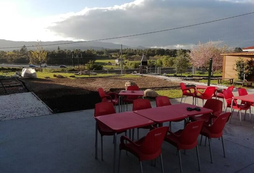 Crucesinn Albergue   Hostel