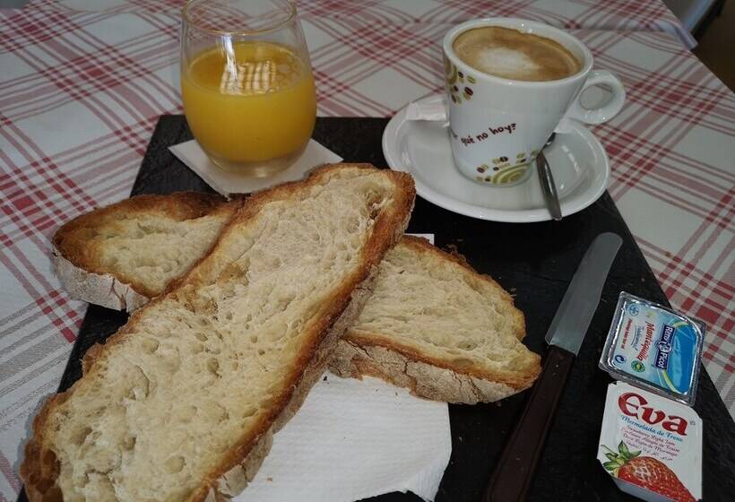 Crucesinn Albergue   Hostel