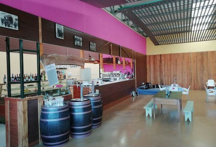 Crucesinn Albergue   Hostel