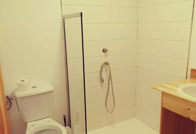 Crucesinn Albergue   Hostel