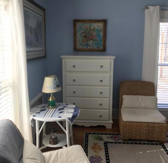 Topsides Bed & Breakfast