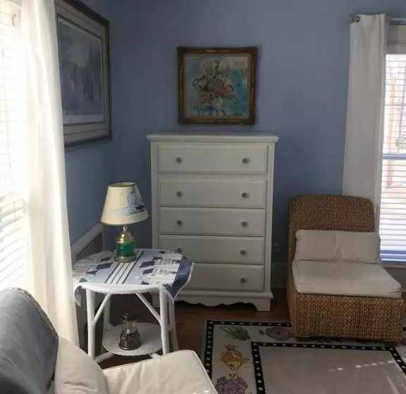 Topsides Bed & Breakfast