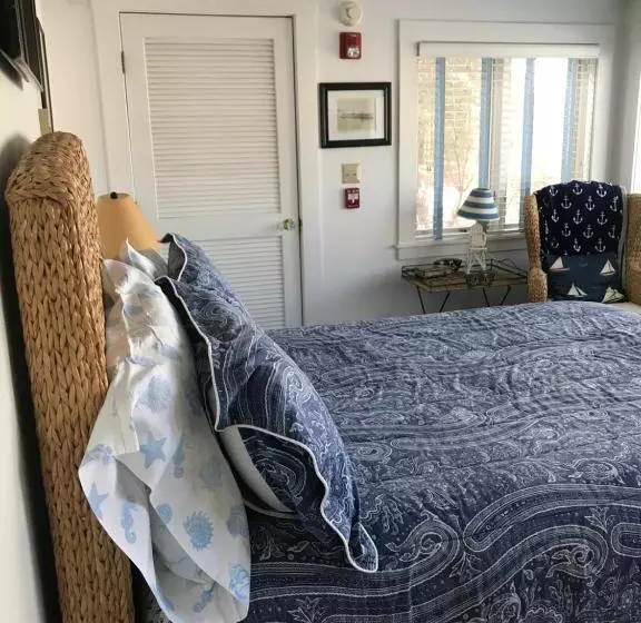 Topsides Bed & Breakfast