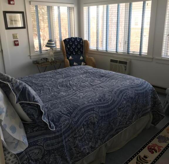 Topsides Bed & Breakfast