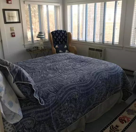 Topsides Bed & Breakfast