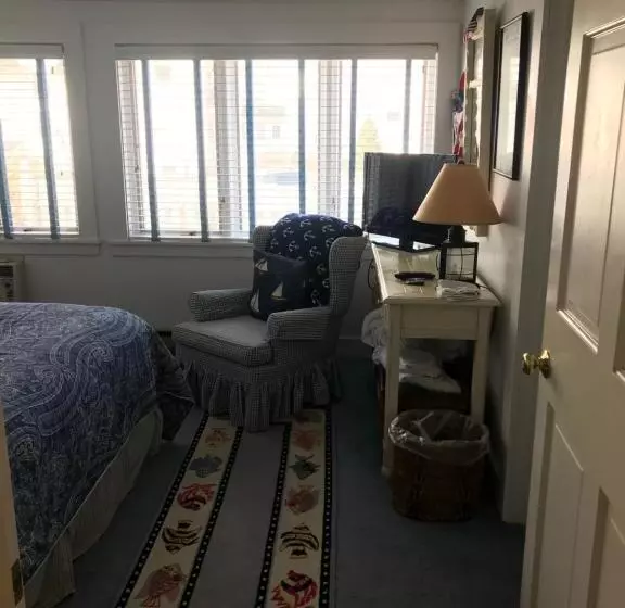 Topsides Bed & Breakfast