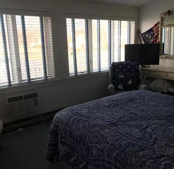 Topsides Bed & Breakfast