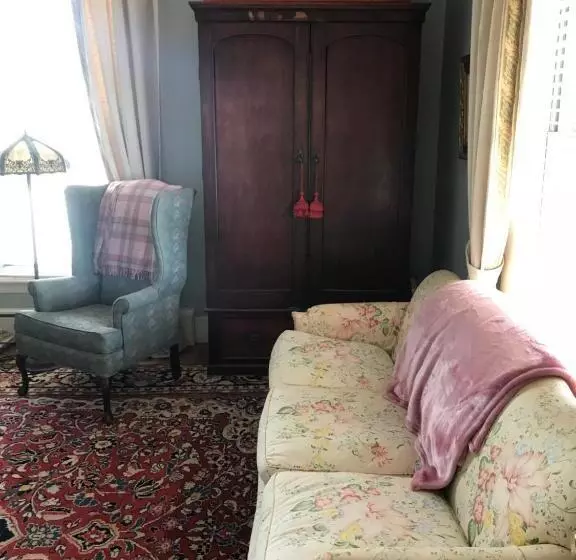 Topsides Bed & Breakfast