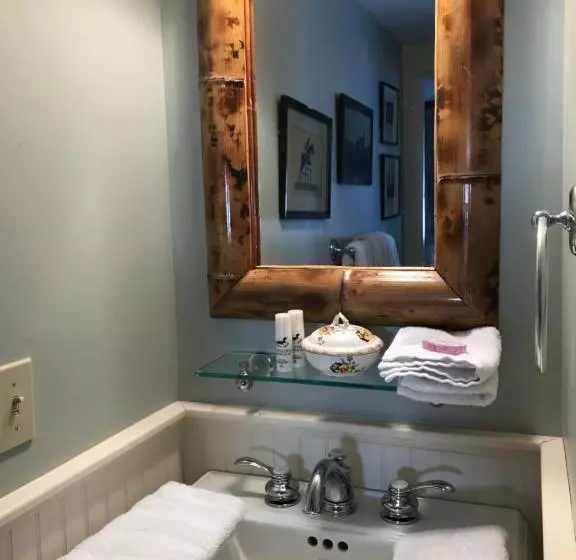 Topsides Bed & Breakfast