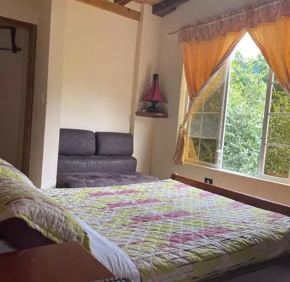 ペンション Hostal Casa Cultural Mindo