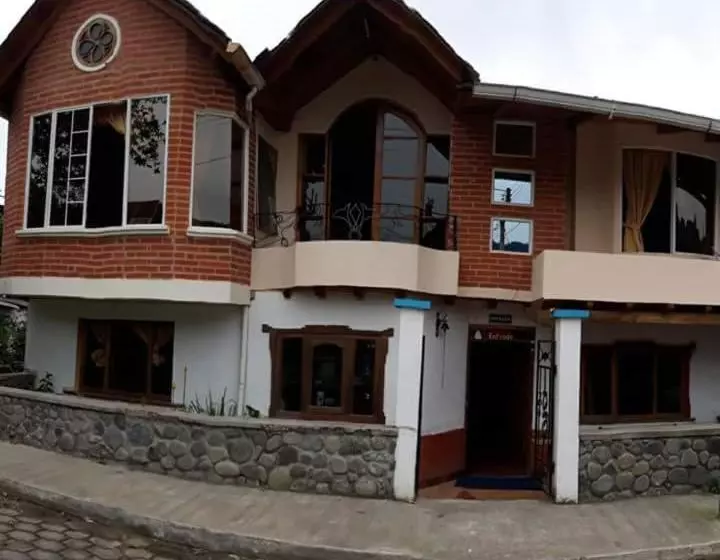 ペンション Hostal Casa Cultural Mindo