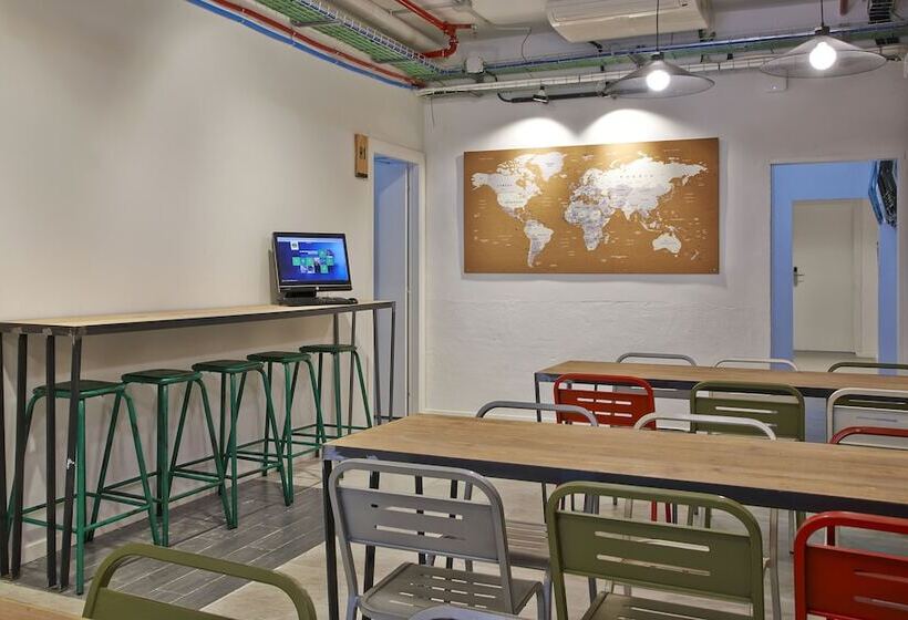 هاستل Hola Hostal Collblanc