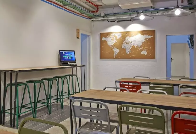 Retkeilymaja Hola Hostal Collblanc