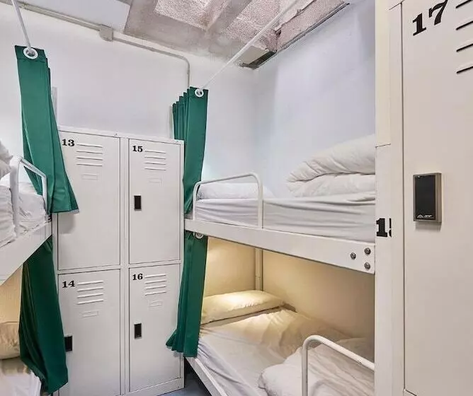 Retkeilymaja Hola Hostal Collblanc