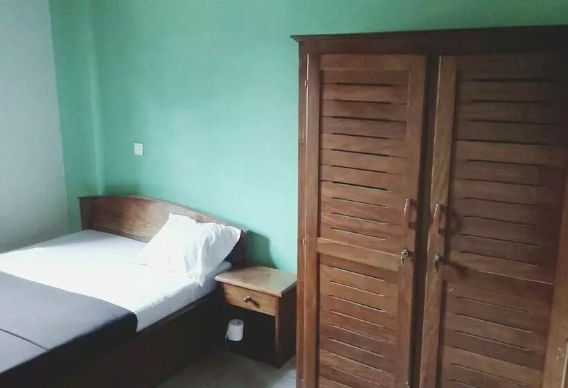 هتل Hôtel La Cachette Des Copains