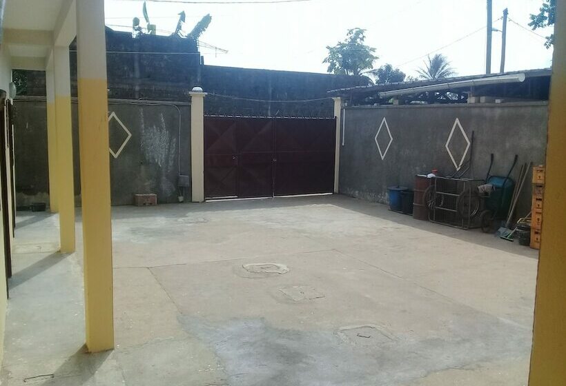 هتل Hôtel La Cachette Des Copains