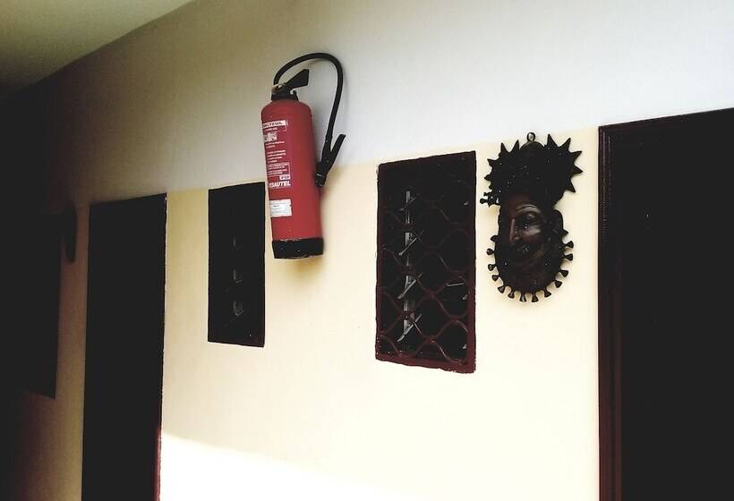 هتل Hôtel La Cachette Des Copains