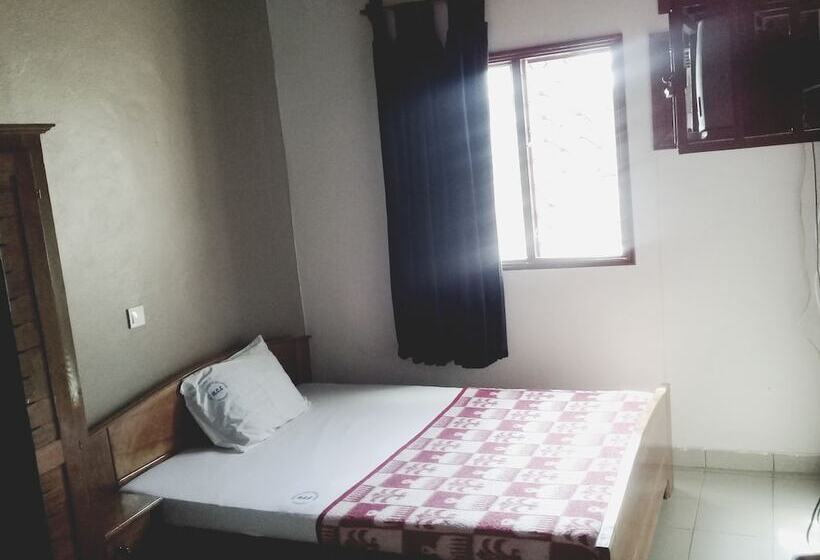 هتل Hôtel La Cachette Des Copains