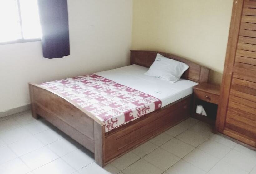 هتل Hôtel La Cachette Des Copains