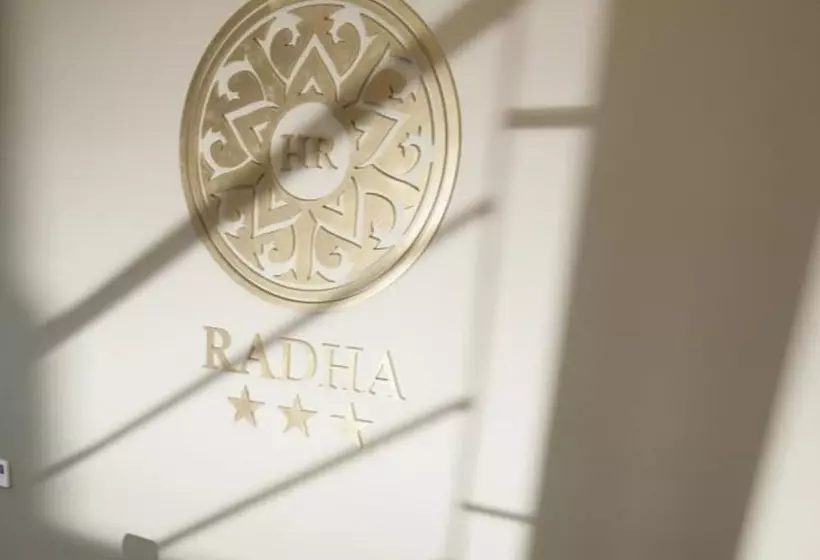 ホテル Radha