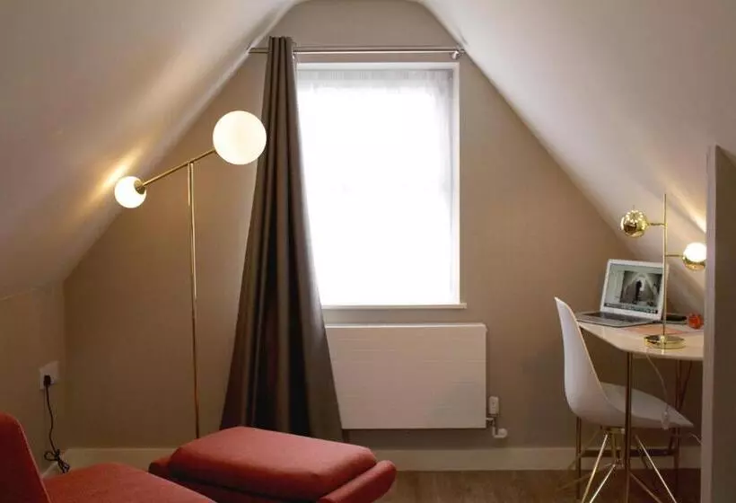 پانسیون Aaron Wise  62 Plantagenet Studios